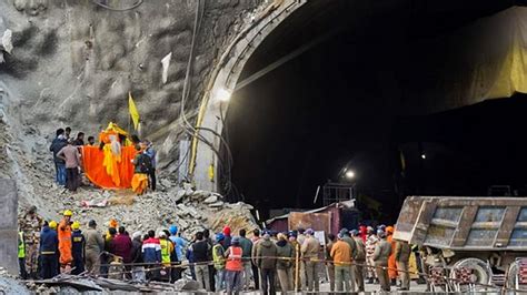 Uttarakhand tunnel collapse: Gujarat sends heavy drilling machine to ...