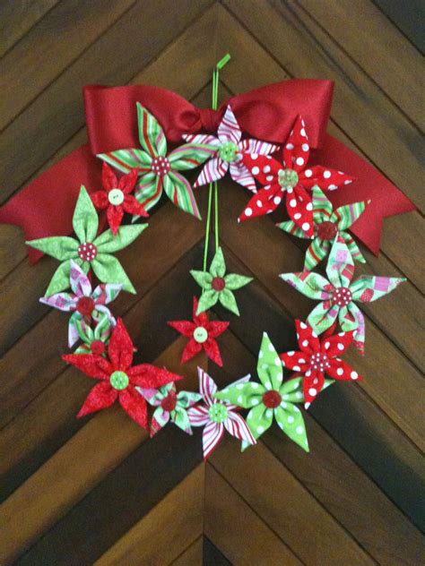 Fabric stars wreath Designed and Created by Margarita | Girlandas, Fuxico, Artesanato