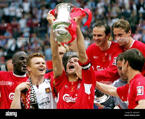 Fa cup trophy 2006 hi-res stock photography and images - Alamy