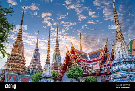 Thailand wat pho temple hi-res stock photography and images - Alamy