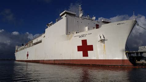 USNS Mercy, One of the Two Largest Hospital Ships the World (OC) : pics