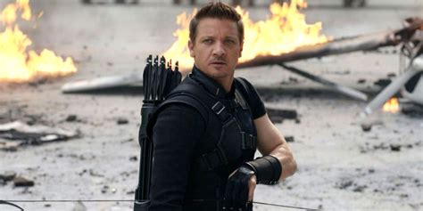 Jeremy Renner Shares Reunion With Loki Star at People's Choice Awards