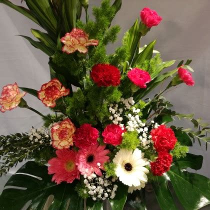 Carnations / roses / gerbera flower arrangement