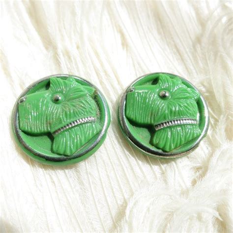 2 Vintage Art Deco Glass Dog Figural Buttons | Etsy | Antique buttons ...