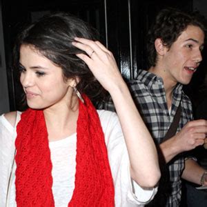 Nick Jonas & Selena Gomez Feeling Things Out | E! News