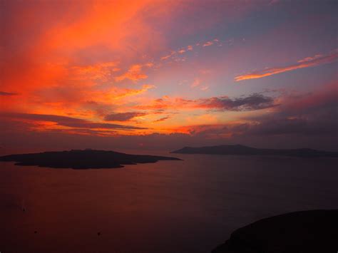 Santorini sunset, Greece, [OC] [2048 x 1536] : r/SkyPorn