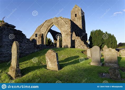 Muthill Church & Tower stock photo. Image of headstone - 130417030