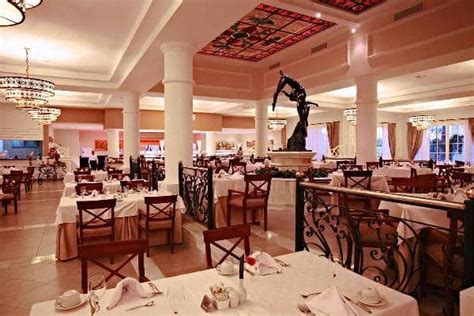 Restaurants and bars in Resort Bouganville - Bahia Principe Hotels