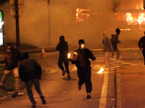 PHOTOS. Emeutes de 2005 : il y a 10 ans, les banlieues s'embrasaient ...