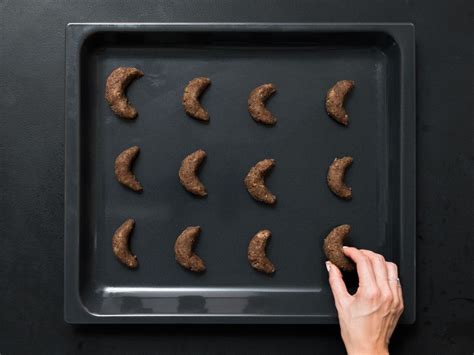 Almond crescents | Recipe | Kitchen Stories