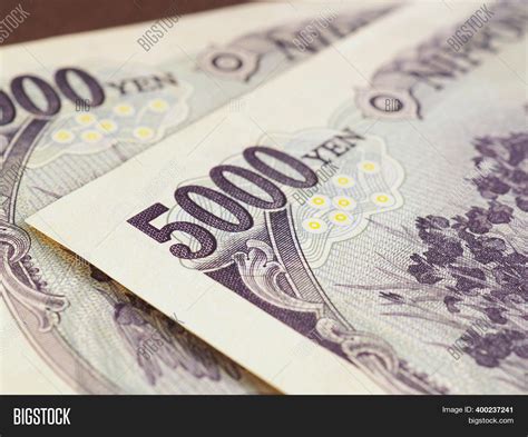 Japanese 5000 Yen Image & Photo (Free Trial) | Bigstock