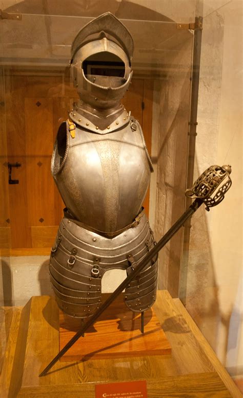 Conquistador armor and sword. Spanish Mexico, 16th century. [2016x3452 ...