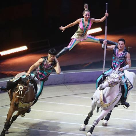 Ringling Brothers circus stages final show - BBC News