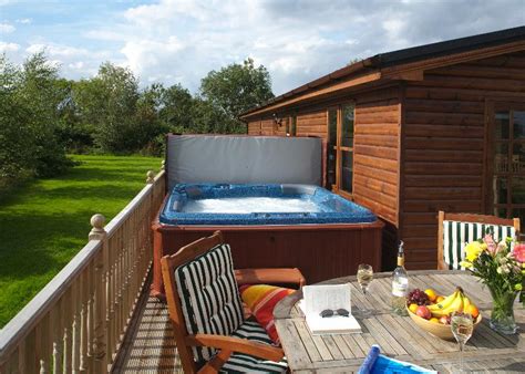 Lodge and Hot Tub, York, Yorkshire, Sleeps 6, Family Friendly peaceful location. UPDATED 2022 ...