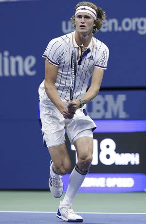 Zverev Outfit - Kckat6vx7ejusm / Novak djokovic defeats roger federer ...