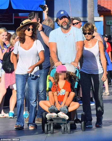 Penelope Cruz and Javier Bardem have fun at Disneyland | Daily Mail Online