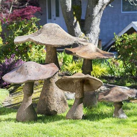 Garden Art Mushrooms Design Ideas For Summer 46 in 2020 | Unique garden art, Garden mushrooms ...