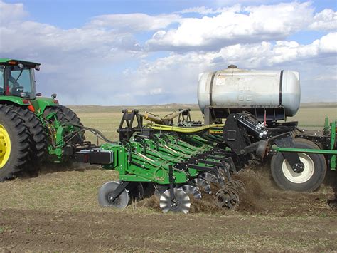 7 Tips for Ideal Fertilizer Placement in a Strip-Till System | 2016-02-23 | Strip-Till Farmer