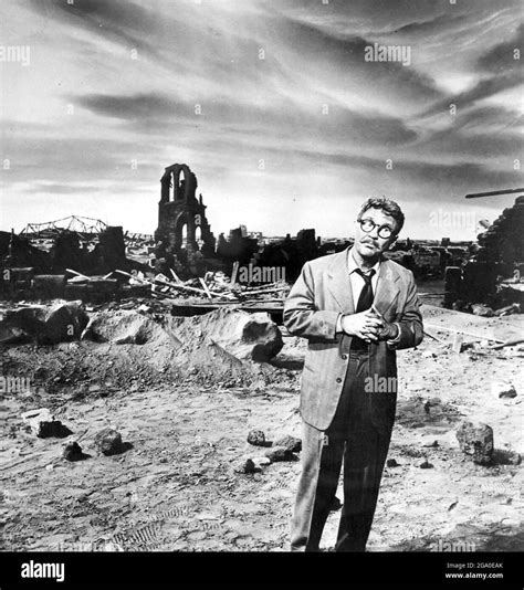 Burgess meredith the twilight zone Black and White Stock Photos & Images - Alamy