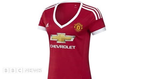 Manchester United 'sexist' female kit row goes on - BBC News