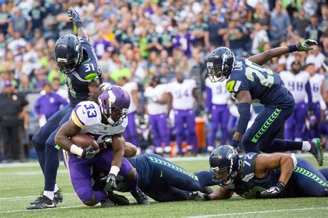 Photos: Fans get LOUD at first Seahawks home game of the season ...