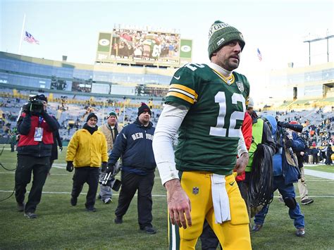 Green Bay Packers: Is Aaron Rodgers holding offense back?