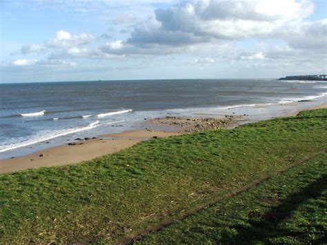 File:Whitley Bay Beach - geograph.org.uk - 714360.jpg - Wikipedia