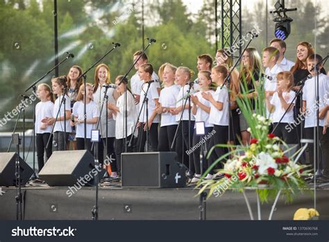 38,722 Dance Sing Festival Images, Stock Photos & Vectors | Shutterstock