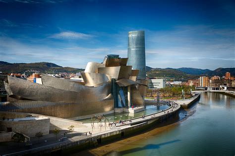 Guggenheim Museum Bilbao | Guggenheim museum bilbao, Bilbao, Guggenheim ...