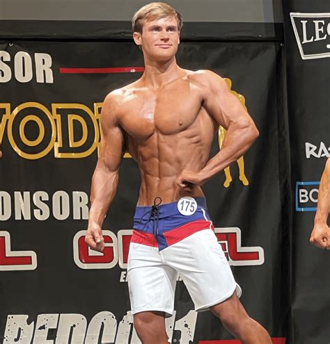 Dylan McKnight just won a pro card in a Men's Physique natural bodybuilding show. : r/nattyorjuice