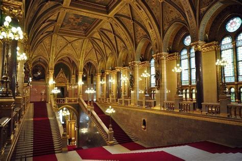 Budapest Guided Tour + Parliament - Book Online at Civitatis.com