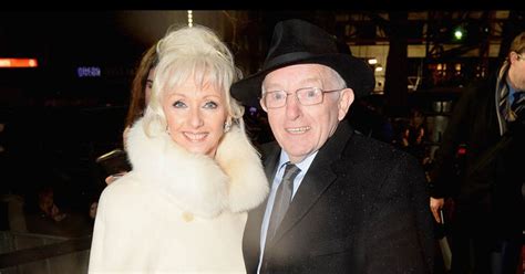 Twitter reacts to Paul Daniels death - Daily Star