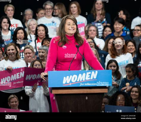 New York, NY - January 15, 2020: Lorraine Bracco speaks during Mike ...