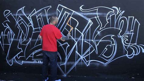 3 Tips on Sketching a Graffiti Mural - Howcast