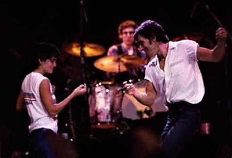 Bruce Springsteen rehearsing for 'Dancing in the Dark'