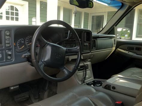 2002 Chevrolet Suburban - Interior Pictures - CarGurus