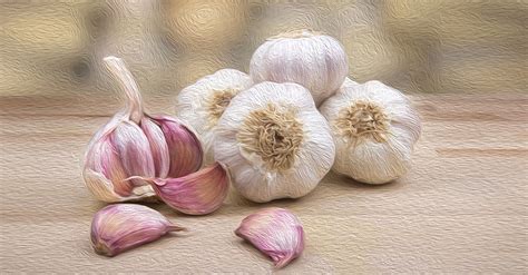 Can Garlic Help Lower Your Cholesterol? What Studies Say