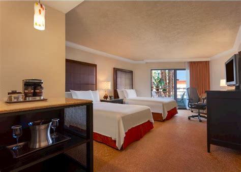 Oceanview Rooms in Huntington Beach - The Waterfront Beach Resort