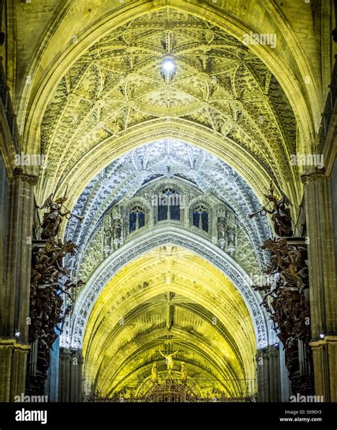 Interior de la Catedral de Sevilla. Inside Seville Cathedral Stock Photo - Alamy