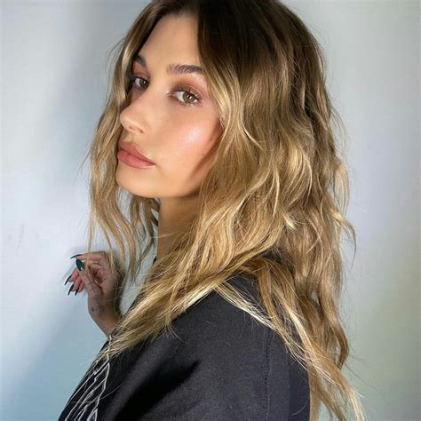 hailey bieber | Celebrity hair stylist, Hair inspiration, Hair color trends