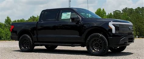 2022 Ford F-150 Lightning Gets Lifted On 35-inch Tires ...