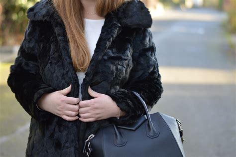 Stylish Faux Fur Coat Outfit - JacquardFlower