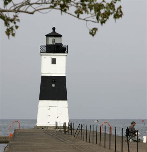 Erie's Reopened Presque Isle Lighthouse Drawing Big Crowds | 90.5 WESA