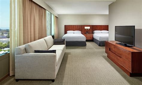 Hilton Pasadena Hotel Rooms and Suites near Los Angeles