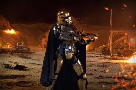 Rumor: Captain Phasma's New Weapon in 'The Last Jedi' | The Star Wars Underworld