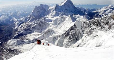 Climbing Mount Everest, The World's Highest Mountain - Snow Addiction - News about Mountains ...