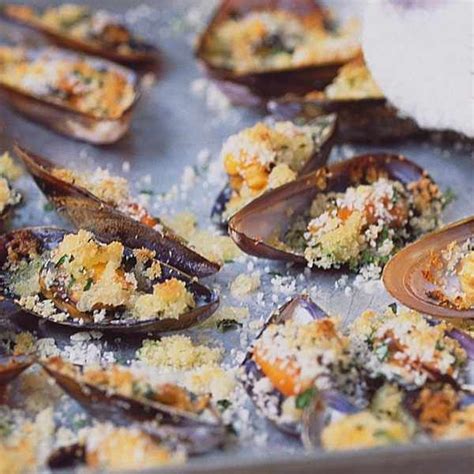 Mussels with garlic and herb breadcrumbs Easy Starters, Starters Recipes, Easy Mussels Recipe ...