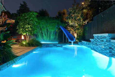 50 Spectacular Swimming Pool Water Features