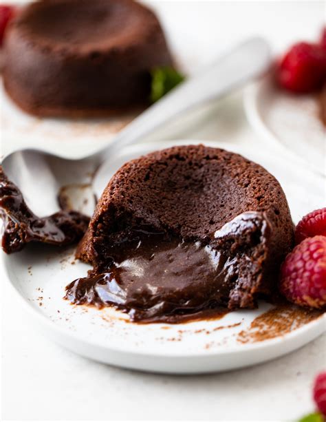 Easy Chocolate Molten Lava Cakes – LoveLLL