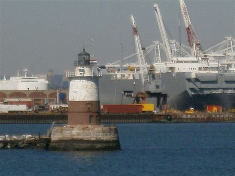 Robbins Reef Lighthouse, New Jersey (with Map & Photos)